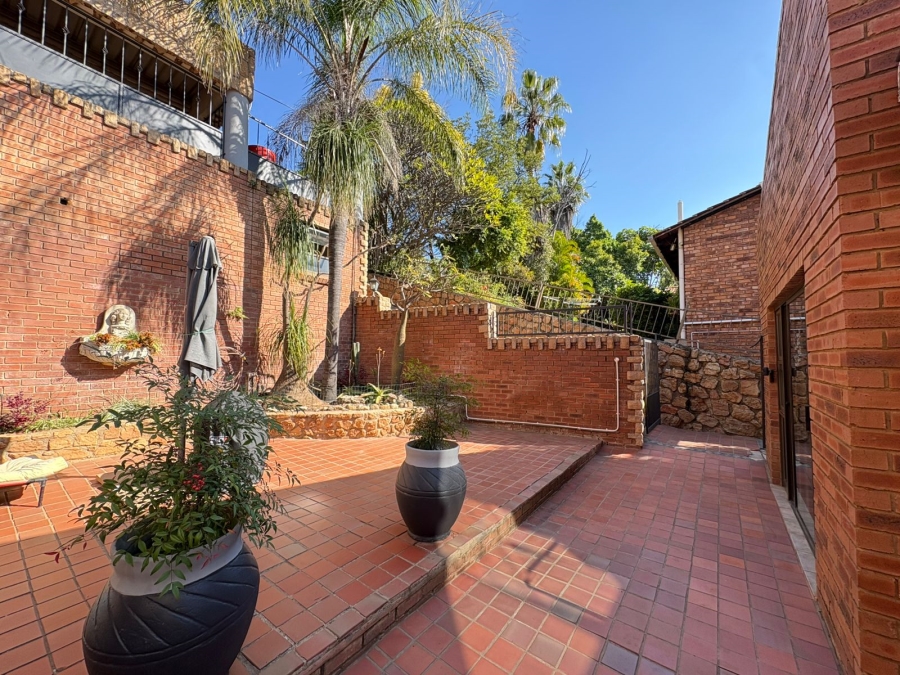 5 Bedroom Property for Sale in Safari Gardens North West